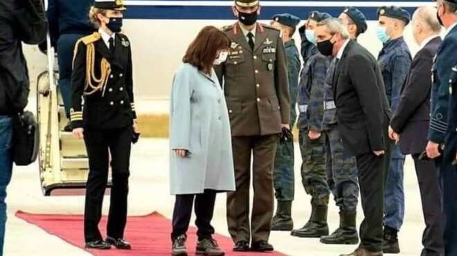 katerina-sakellaropoyloy-ta-aschima-scholia-kai-i-amp-8220-adiki-amp-8221-kritiki-poy-dechtike-gia-ta-amp-8230-athlitiki-papoytsia-tis-stin-rodo-107623