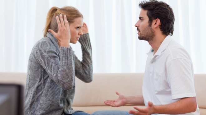 6-lathi-poy-kanoyn-ta-pantremena-zeygaria-kai-skotonoyn-arga-alla-stathera-ton-gamo-toys-65173