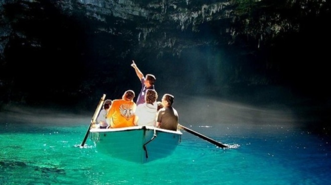 to-elliniko-nisi-me-tin-omorfoteri-thea-ston-kosmo-79974