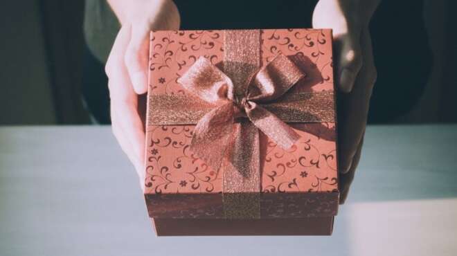 eortologio-poioi-giortazoyn-simera-megali-tetarti-28-aprilioy-91485