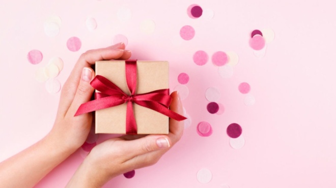 eortologio-poioi-giortazoyn-simera-paraskeyi-16-ioylioy-58916