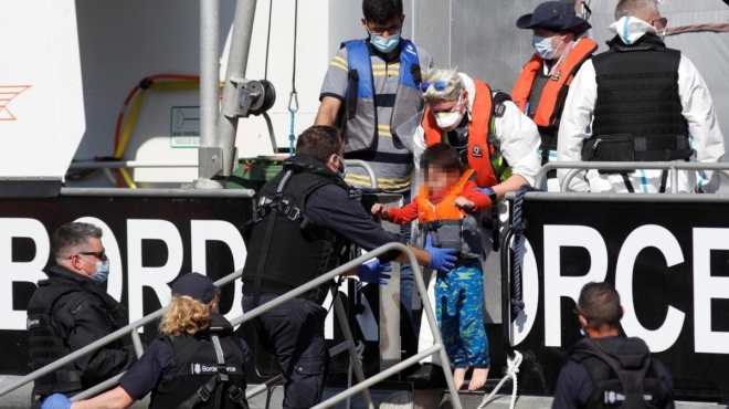 gallia-den-tha-apodechthei-kamia-praktiki-antitheti-me-to-dikaio-tis-thalassas-kai-kanenan-oikonomiko-ekviasmo-tis-vretanikis-kyvernisis-36133