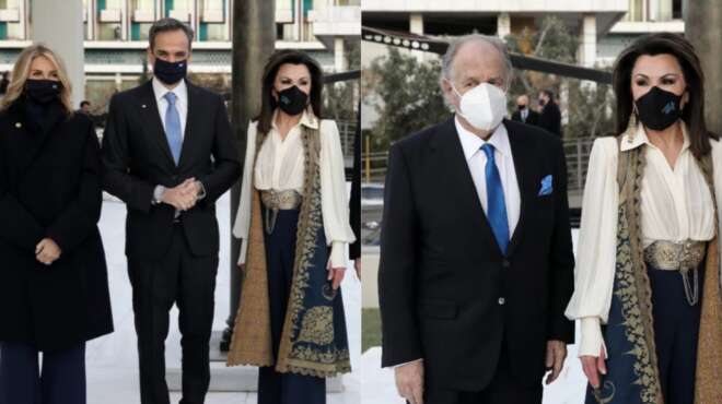 gianna-aggelopoyloy-me-paradosiaki-endymasia-stin-ethniki-pinakothiki-105317