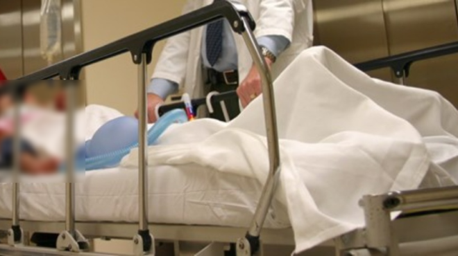 giatroi-akrotiriasan-to-lathos-podi-ilikiomenoy-kai-to-katalavan-otan-toy-allaxan-ton-epidesmo-65517