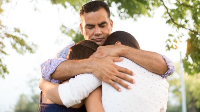 i-syzygos-moy-choris-ntropi-pire-kryfa-oles-tis-oikonomies-mas-exafanistike-kai-me-afise-mono-me-2-paidia-15244