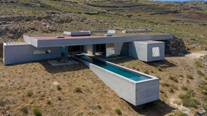 vila-stin-tino-saronei-ta-vraveia-kai-entyposiazei-toys-pantes-me-to-polyteles-esoteriko-tis-107734