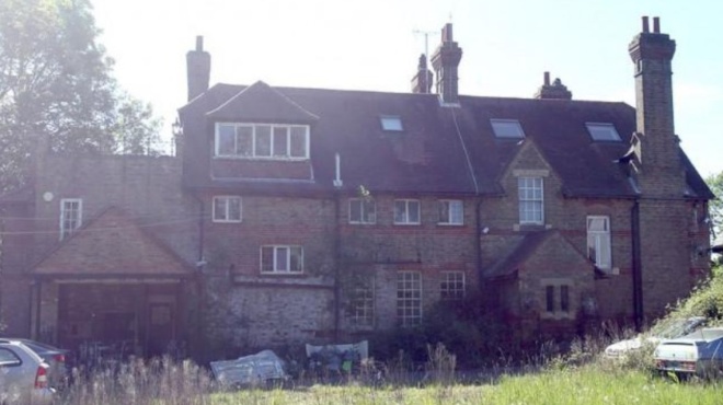 mystirio-me-vila-exafanismenoy-ellina-kroisoy-ta-paratimena-polyteli-aytokinita-kai-i-xafniki-egkataleipsi-36903