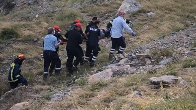 pateras-20chronoy-monteloy-apo-to-oraiokastro-den-epicheirise-na-aytoktonisei-sto-simeio-poy-skotothike-i-kori-toy-37702