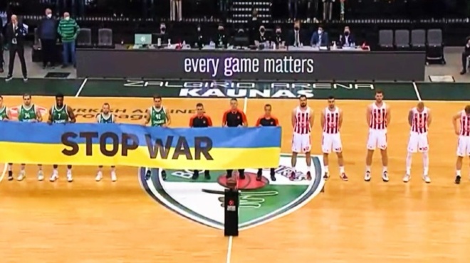 oi-paiktes-toy-erythroy-astera-arnithikan-na-kratisoyn-pano-gia-tin-oykrania-i-stasi-toys-kanei-to-gyro-toy-kosmoy-54593