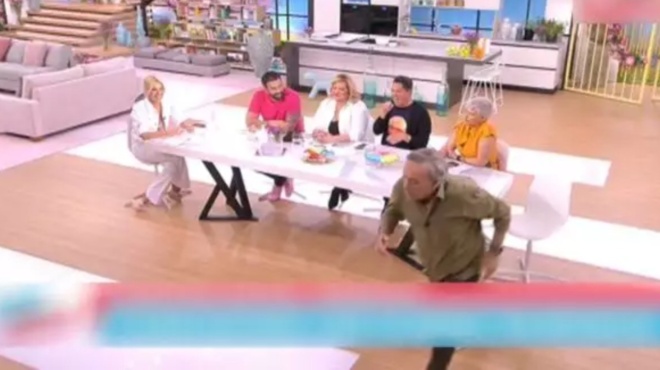 panikos-stin-ekpompi-tis-katerinas-kainoyrgioy-o-andreas-mikroytsikos-amp-8230-efyge-trechontas-apo-to-plato-39383