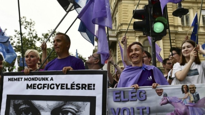 pegasus-ekatontades-diadilotes-enantion-tis-paranomis-parakoloythisis-dimosion-prosopon-stin-oyggaria-54247