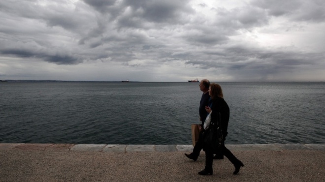 synnefiasmenos-kairos-gia-simera-me-vroches-sta-oreina-85679