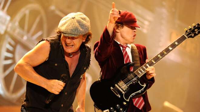 san-simera-28-05-to-2009-oi-ac-dc-ekanan-synaylia-stin-ellada-98145