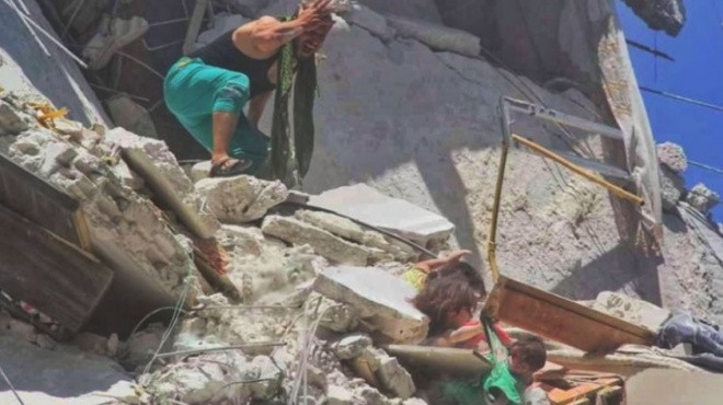 pentachroni-sozei-tin-epta-minon-adelfi-tis-apo-ta-chalasmata-toy-spitioy-toys-kai-o-pateras-toys-vrisketai-se-apognosi-83992