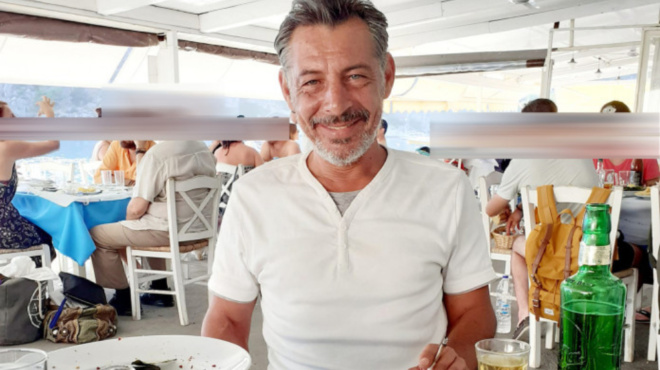 dyskoles-ores-gia-ton-amp-8220-kostaki-amp-8221-toy-retire-i-sparaktiki-anartisi-sto-diadiktyo-amp-038-ta-minymata-symparastasis-123922