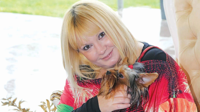 tolmise-tin-megali-allagi-sta-64-oles-theloyn-to-chroma-poy-ekane-i-kaiti-finoy-sta-mallia-tis-124742