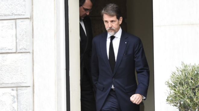 elachistoi-to-paratirisan-to-istoriko-dachtylidi-poy-foraei-sto-mikro-dachtylo-o-paylos-echei-megali-paradosi-124150