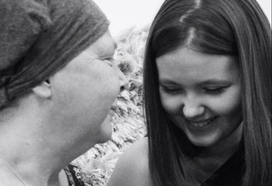 den-ithela-na-einai-ki-ekeini-arrosti-mama-kai-kori-diagnostikan-me-karkino-kai-dinoyn-mazi-ti-pio-gennaia-machi-124167