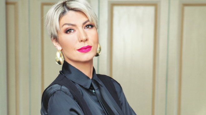 maria-markoy-i-gynaika-me-amp-8230-ta-mayra-oi-dyo-gamoi-ta-dyo-diazygia-to-kormi-lampada-kai-to-podosfairo-124439