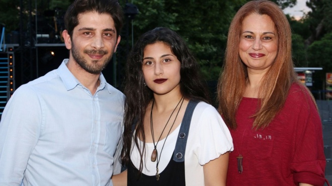 kathigitria-toy-arketa-chronia-megalyteri-toy-ayti-einai-i-syzygos-toy-christoy-spanoy-amp-038-mitera-tis-21chronis-marinas-124492