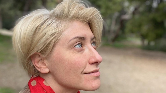 aypni-avafi-achtenisti-i-sia-kosioni-vgazei-to-makigiaz-kai-deichnei-pos-eivai-ppagmatika-to-prosopo-tis-124677