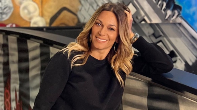 oles-koitoysan-ta-nychia-tis-i-elli-kokkinoy-vgike-me-pedila-kai-oles-prosexan-amp-8230-to-pentikioyr-tis-120702