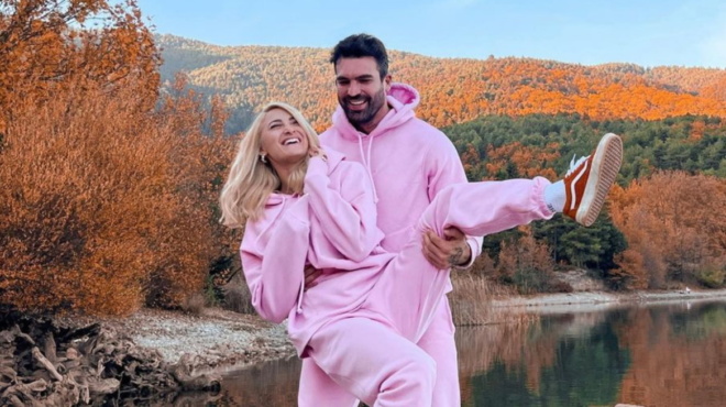 echoyme-proika-edo-to-entyposiako-exochiko-tis-ioannas-toyni-kai-toy-dimitri-alexandroy-stin-arachova-127685