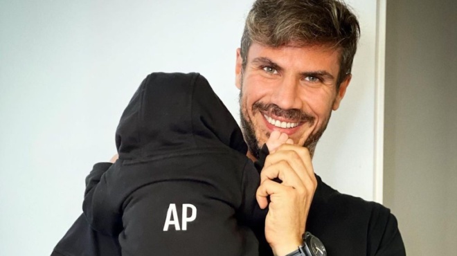 sta-chionia-o-petretzikis-me-ton-gio-toy-an-ayrio-einai-pali-etsi-tha-ton-deso-sto-elkithro-na-me-paei-doyleia-121720