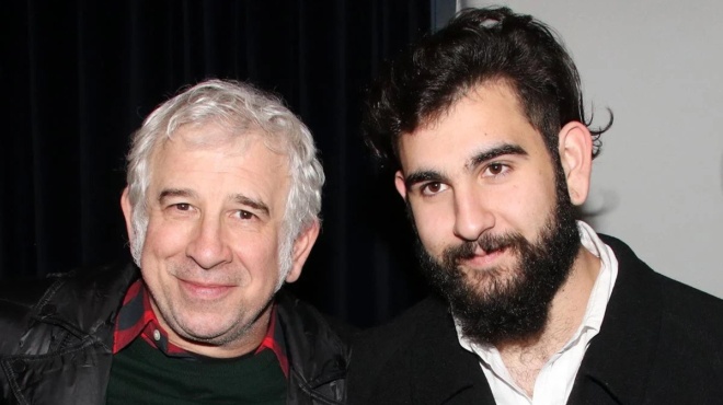 parakalesan-na-paroyn-ton-gio-toy-na-doylepsei-gkarsoni-se-athlia-oikonomiki-katastasi-i-oikogeneia-filippidi-122139