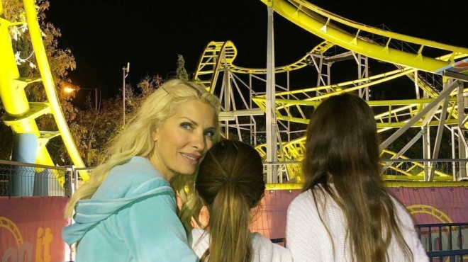 laoyra-latsioy-i-kori-tis-elenis-menegaki-egine-18-chronon-kai-aytes-einai-oi-pio-omorfes-fotografies-tis-122414