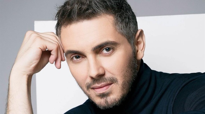 michalis-chatzigiannis-amp-8220-den-chreiazetai-na-kryvomaste-eimai-schedon-mesilikas-akoystike-vary-alla-etsi-einai-amp-8221-122623