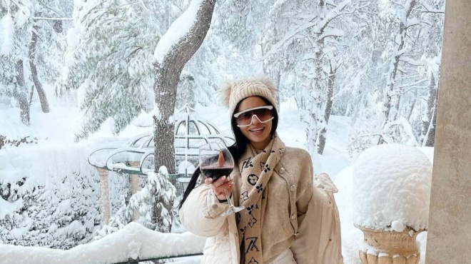 epiki-toympa-mprosta-stin-kamera-i-dimitra-alexandraki-vgike-me-ta-12ponta-sta-chionia-kai-to-amp-8230-metaniose-121845