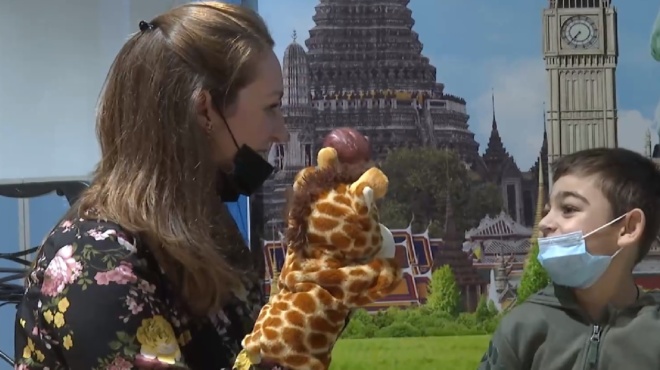 pleon-tha-eimai-san-ta-alla-paidakia-8chronos-elave-to-megalytero-doro-apo-ti-mama-toy-kai-kerdise-mia-2i-eykairia-sti-zoi-125394