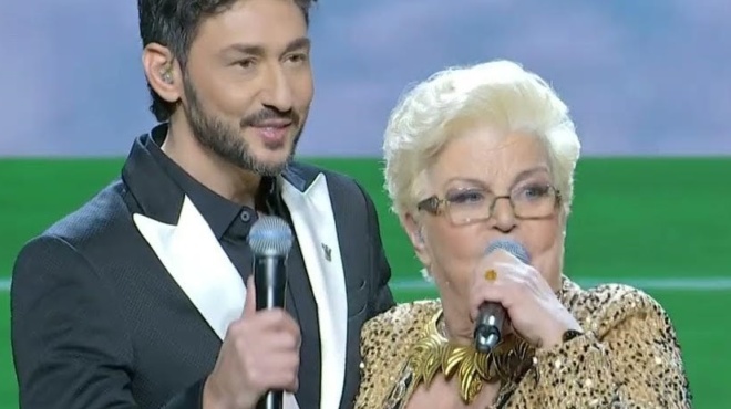 stella-solomidoy-i-skertsoza-tilemageirissa-o-thanatos-toy-gioy-poy-tin-amp-8220-tsakise-amp-8221-i-diexodos-stin-tv-amp-038-to-j2us-125950