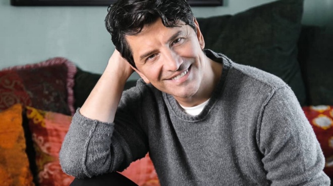 den-einai-mono-o-apostolos-o-agnostos-3os-aderfos-toy-saki-royva-zei-makria-ap-amp-8217-ta-fota-amp-038-den-moiazoyn-katholoy-131756