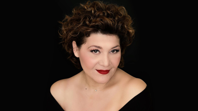 me-skoylariki-sti-myti-amp-038-katamayro-mati-agnoristi-i-giota-negka-soysoyro-me-tin-nea-emfanisi-tis-tragoydistrias-132511