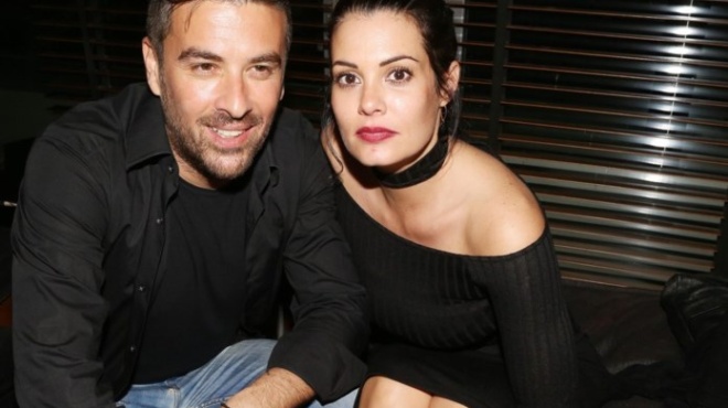 mama-kai-kori-pigan-gia-manikioyr-i-maria-korinthioy-me-tin-kori-ekanan-tis-pio-diachronikes-epiloges-gia-ta-nychia-toys-133743