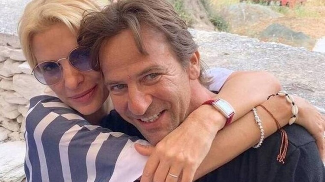 soysoyro-me-ton-mateo-pantzopoylo-i-xanthia-kalloni-poy-fotografise-stin-andro-kai-den-einai-i-menegaki-134643