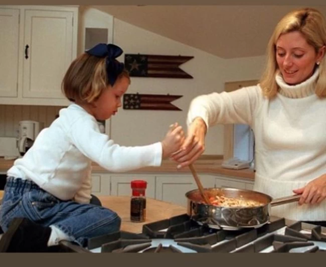 Η Μαρία Ολυμπία δημοσιεύει φωτογραφίες της Μαρί Σαντάλ 