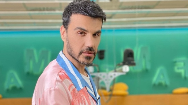 mera-efialtis-gia-ton-panteli-toytoyntzi-stamatise-ena-amaxi-mprosta-moy-katevikan-dyo-kai-me-espasan-sto-xylo-136028