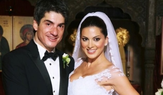 h-pio-oraia-nyfi-amp-8230-stin-ellada-i-stamatina-tsimtsili-pantreytike-to-2011-kai-mechri-simera-antigrafoyn-to-styl-tis-136038