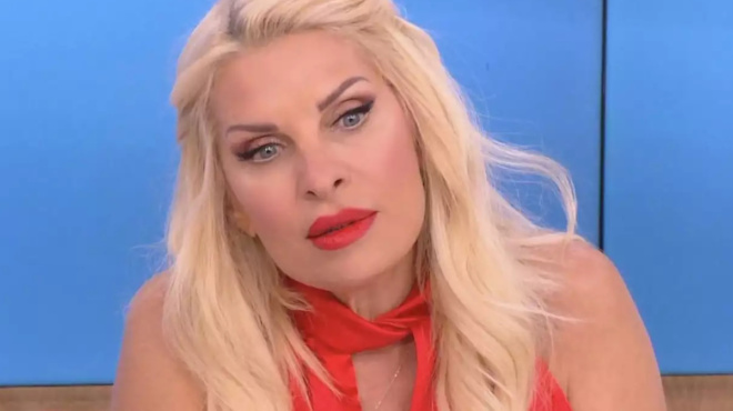 amp-8220-kagkelo-amp-8221-i-eleni-menegaki-emeina-me-to-stoma-anoichto-den-to-akoysa-apo-poythena-kai-pote-ayto-137128