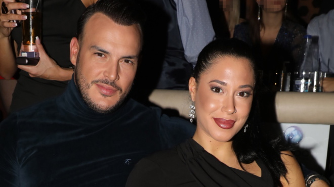 pateras-gia-1i-fora-o-sakis-arsenioy-i-lamprini-efere-ston-kosmo-to-agoraki-toys-i-foto-apo-to-maieytirio-132288