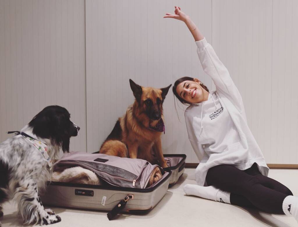 Η Demy ζει σαν παντρεμένη με τον επιχειρηματία σύντροφό της