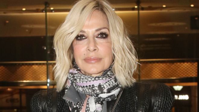 egine-amp-8230-theama-i-vissi-emfanistike-sto-kentro-me-goyna-omos-oloi-prosexan-toys-amp-8230-antres-poy-ti-synodeyan-140513