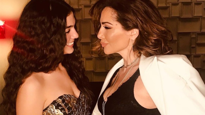 chorepse-xefrena-ta-amp-8220-spase-amp-8221-dichos-ayrio-i-melina-nikola-di-pige-sti-mama-tis-sta-mpoyzoykia-amp-038-ti-chazeye-olo-to-magazi-137755