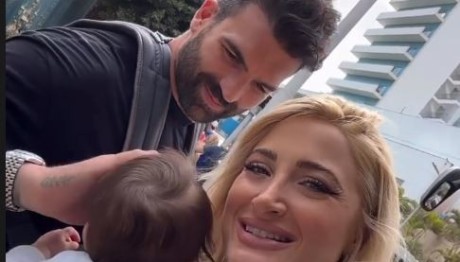 amp-8220-thilazei-kai-i-panagia-amp-8221-sygkinimeni-sto-kairo-i-toyni-proskynise-me-to-gio-tis-ti-monadiki-eikona-ston-kosmo-141120