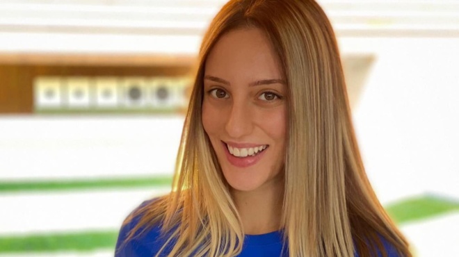 anna-korakaki-to-spanio-vinteo-me-ton-goiteytiko-arravoniastiko-tis-kai-i-protasi-gamoy-poy-tis-ekane-141525