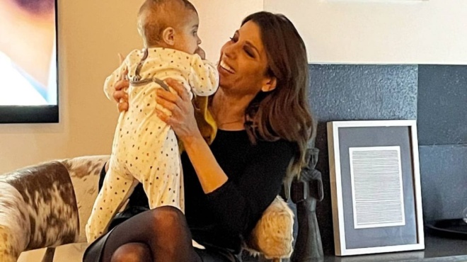 sto-amsterntam-gia-pascha-i-popi-tsapanidoy-eychetai-se-oloys-amp-8220-christos-anesti-amp-8221-agkalia-me-ton-latremeno-eggono-tis-141989