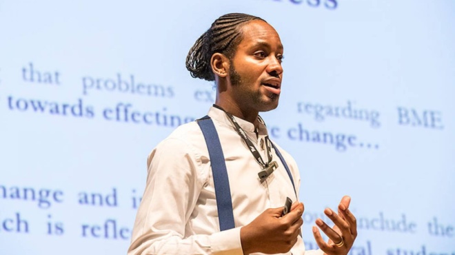 diagnostike-me-aytismo-sta-3-toy-den-mporoyse-na-milisei-mechri-ta-11-alla-simera-einai-kathigitis-stin-oxfordi-142511